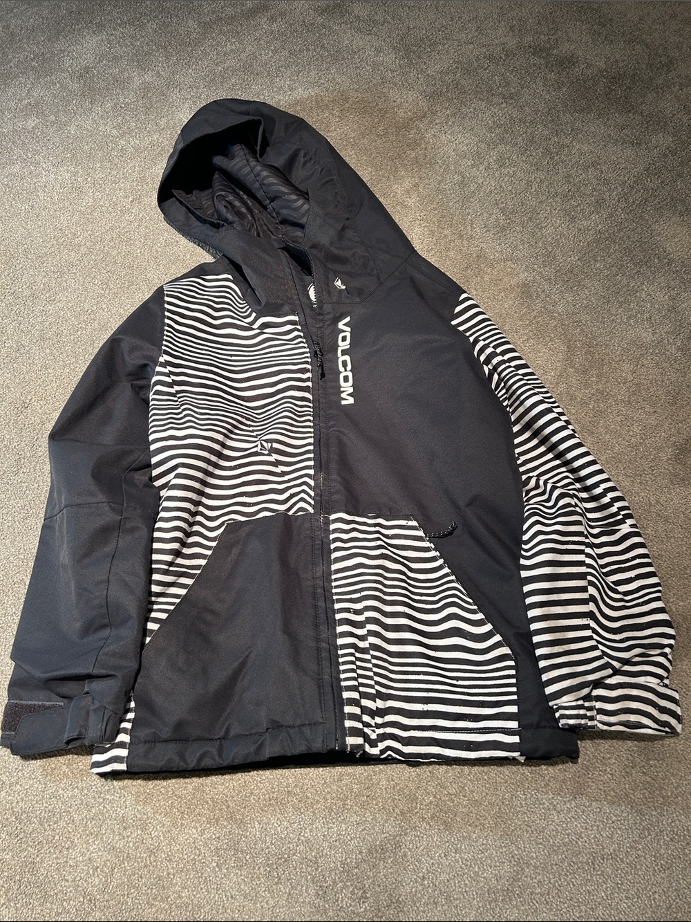 Volcom Black & White Striped Snowboarding Jacket